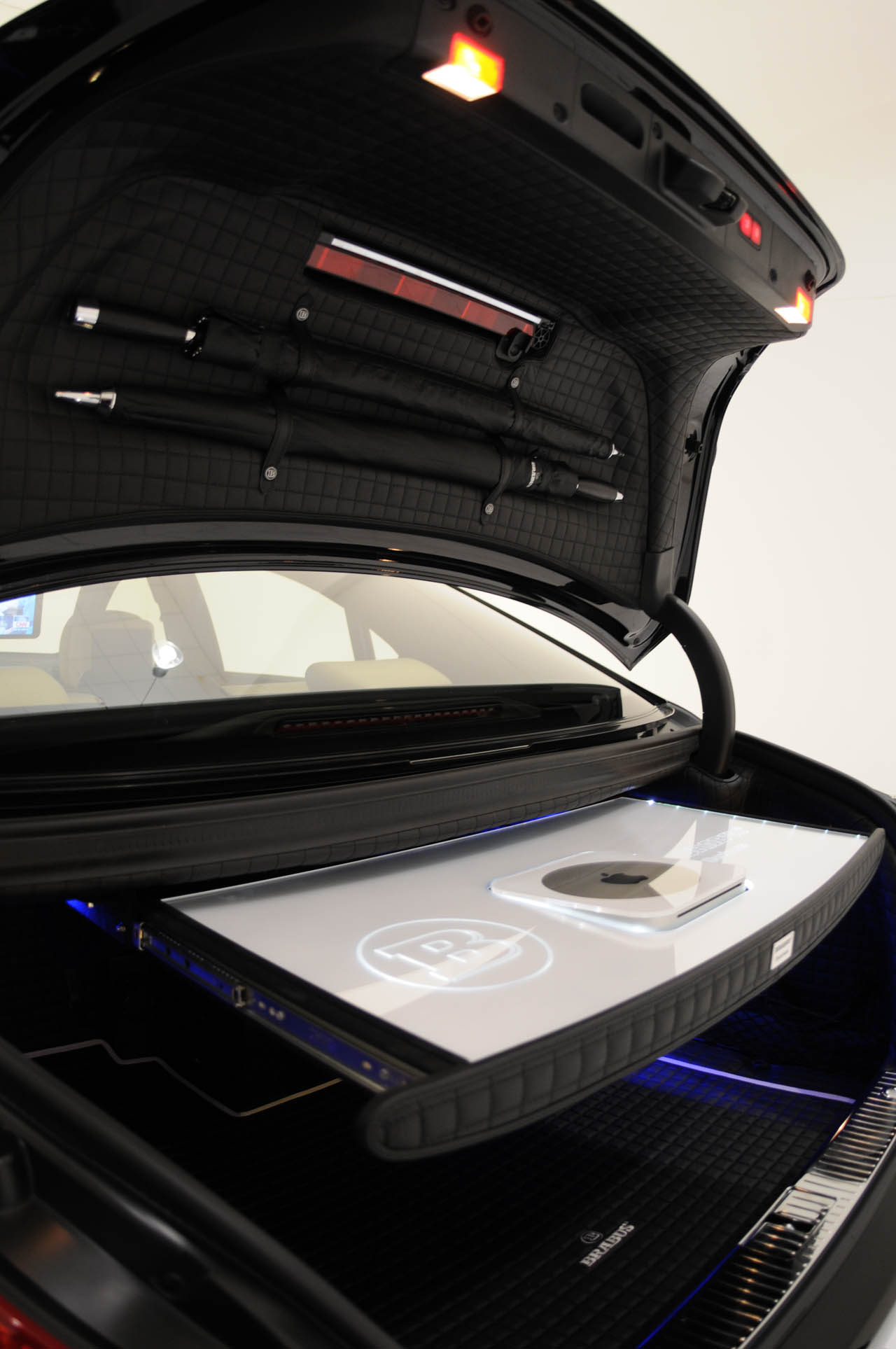 http://www.macfreak.nl/modules/news/images/brabus_ibusiness10.jpg
