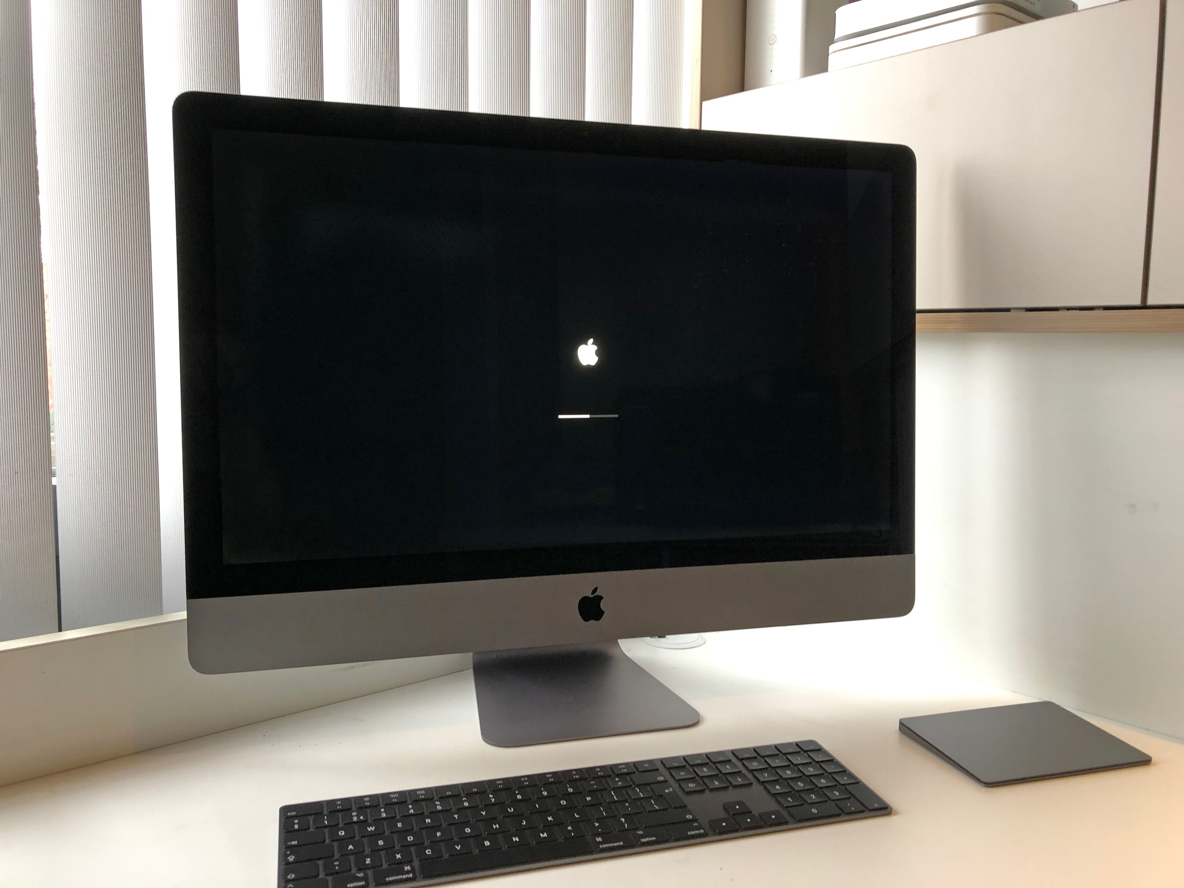 http://www.macfreak.nl/modules/news/images/zArt.Uitpaksessie-iMacPro021.jpg