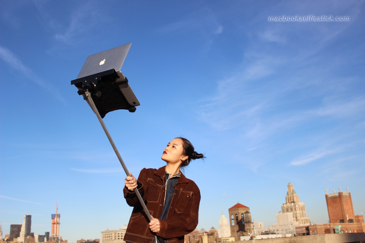 http://www.macfreak.nl/modules/news/images/zMacBookSelfieStick-5.jpg