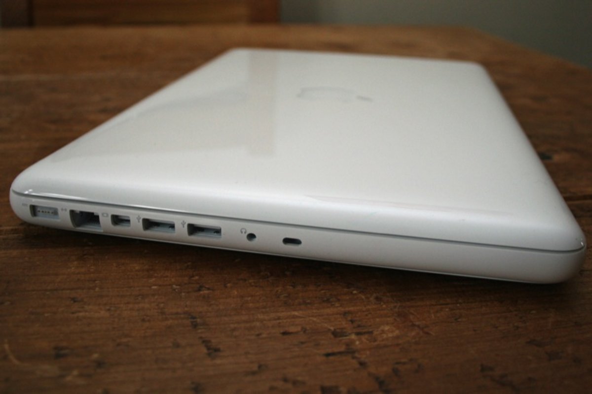 71672-laptops-review-apple-macbook-white-notebook-image4-354B8VYhvo.JPG