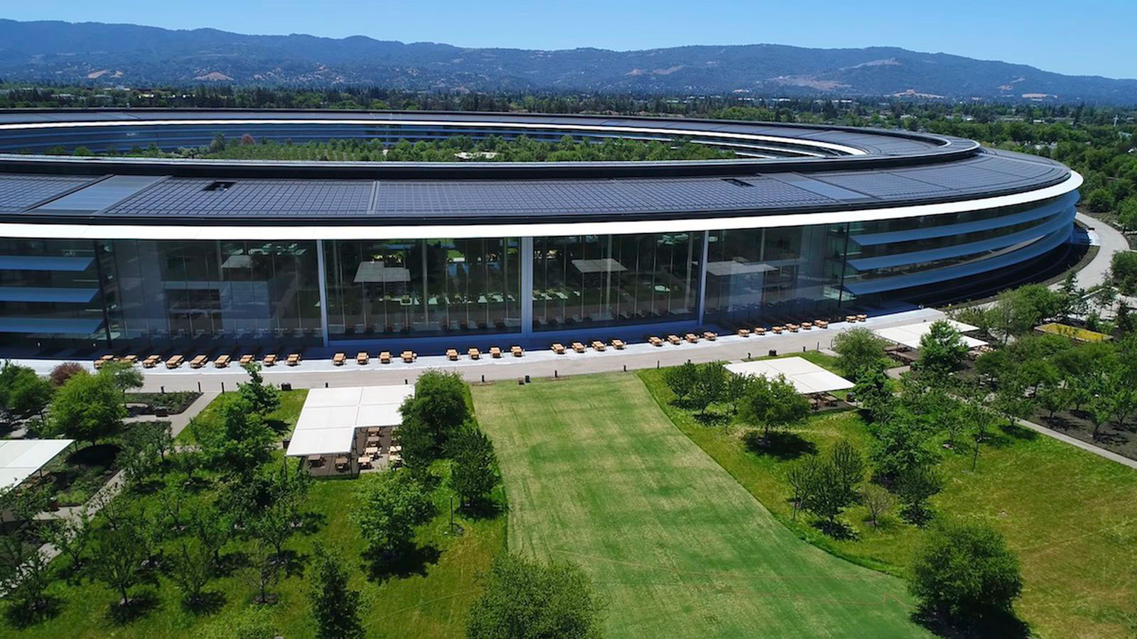 https://www.macfreak.nl/modules/news/images/zArt.AppleParkDroneJuni2018.jpg