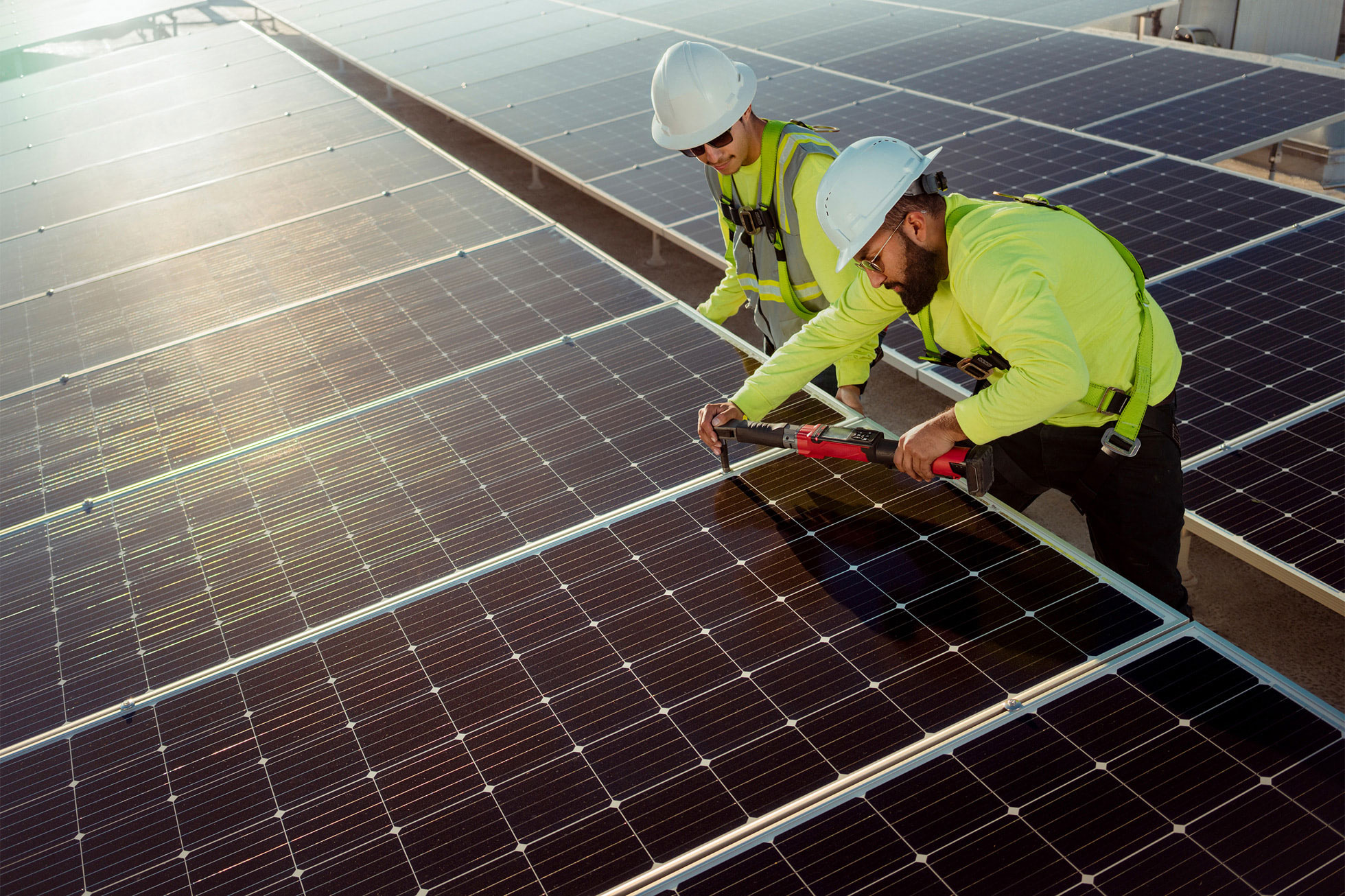 https://www.macfreak.nl/modules/news/images/zArt.AppleRenewableEnergySimmitriSolar.jpg