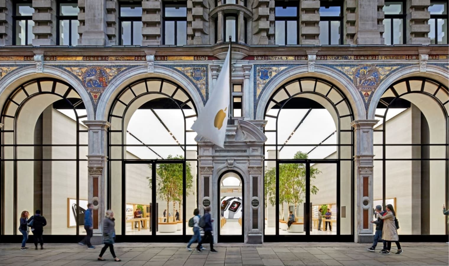 https://www.macfreak.nl/modules/news/images/zArt.AppleStoreRegentStreetLondon.jpg