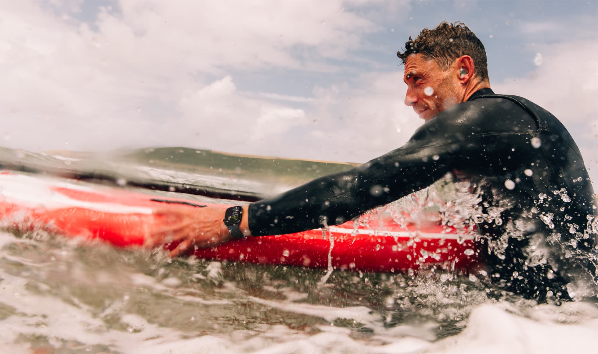 https://www.macfreak.nl/modules/news/images/zArt.AppleWatchSeries10LifestylePaddleboarding.jpg