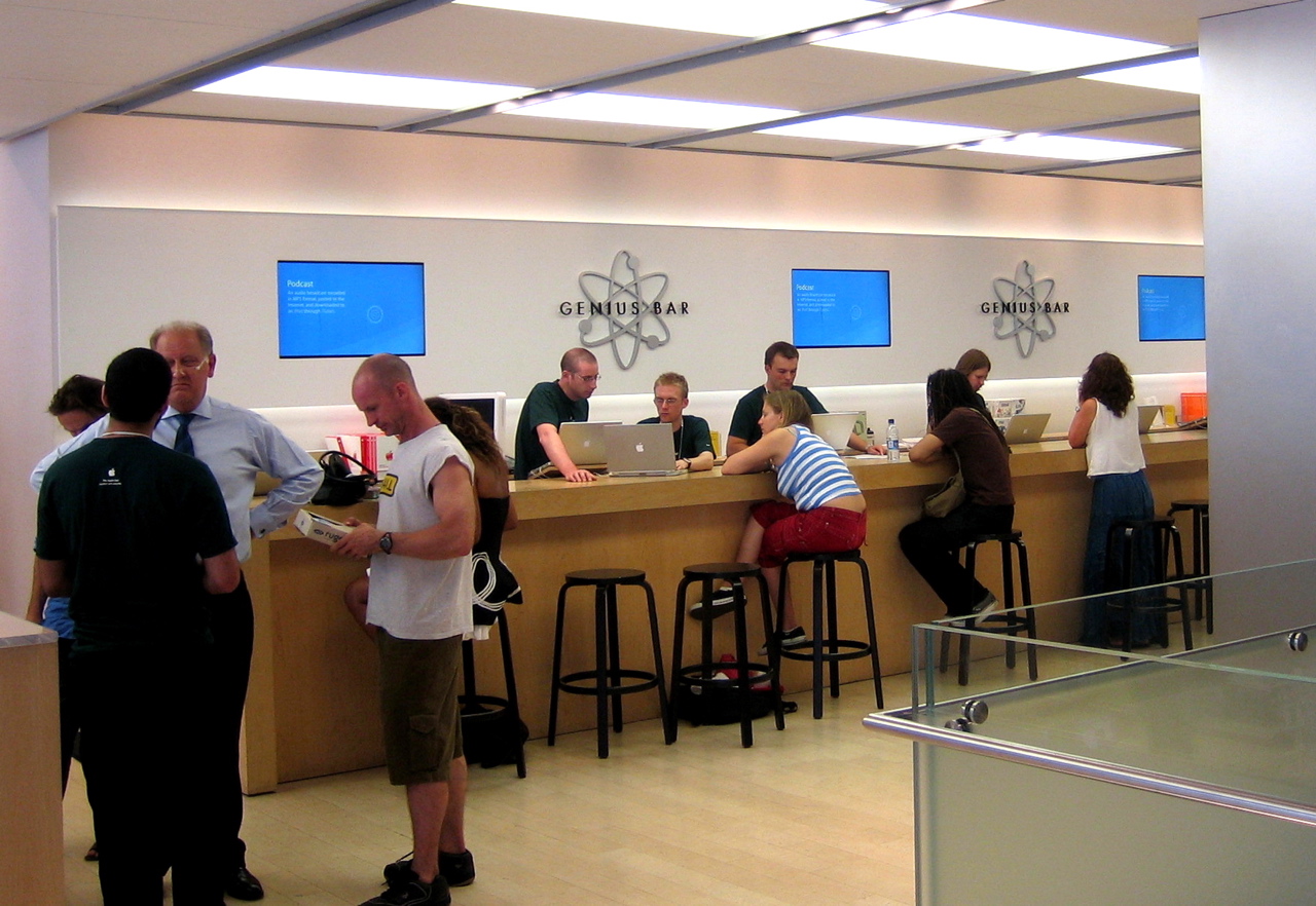 https://www.macfreak.nl/modules/news/images/zArt.Apple_Genius_Bar_Regentstreet_London.jpg