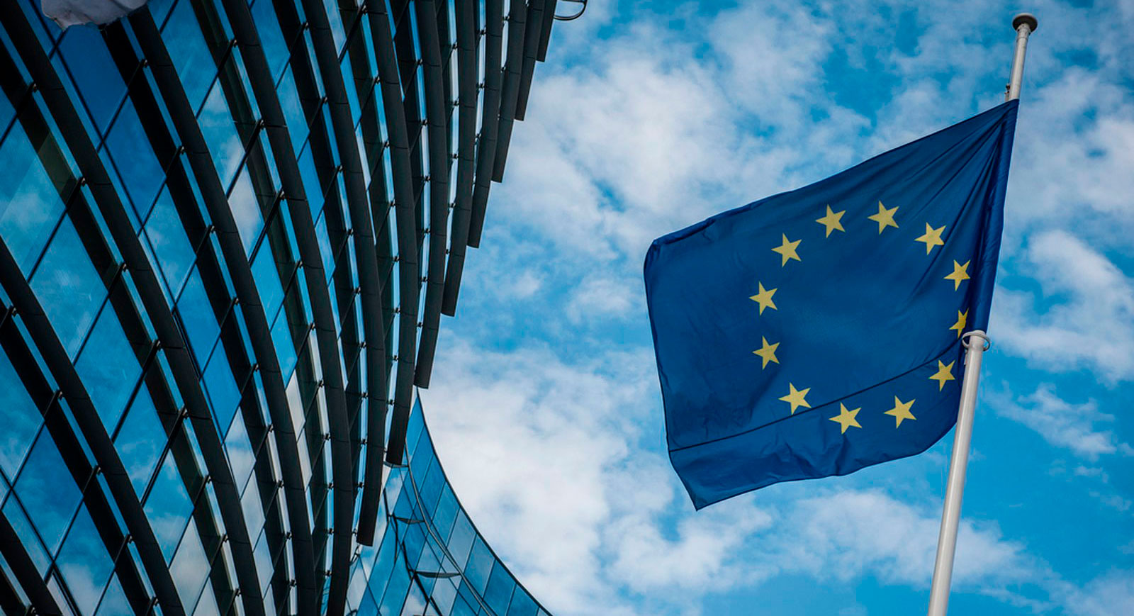 https://www.macfreak.nl/modules/news/images/zArt.EuropeseCommisssieEnEuropeseVlag.jpg