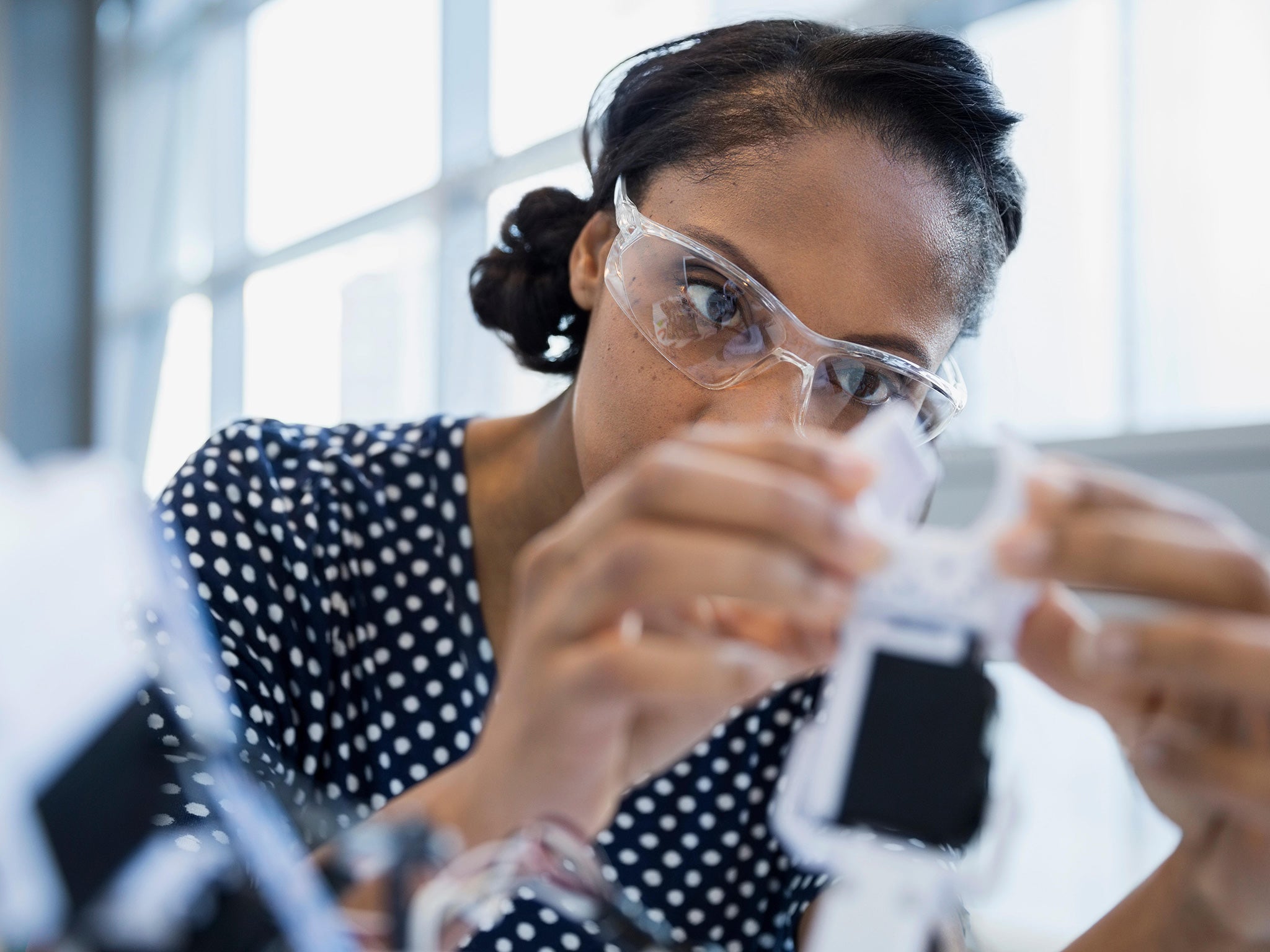 https://www.macfreak.nl/modules/news/images/zArt.Female-engineer.jpg
