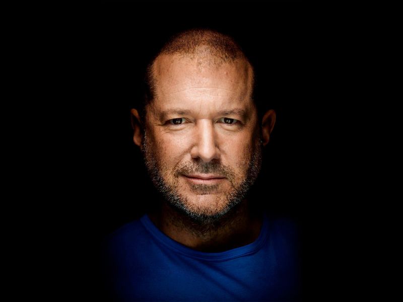 https://www.macfreak.nl/modules/news/images/zArt.JonyIvePortraitBrianBowenSmith.jpg