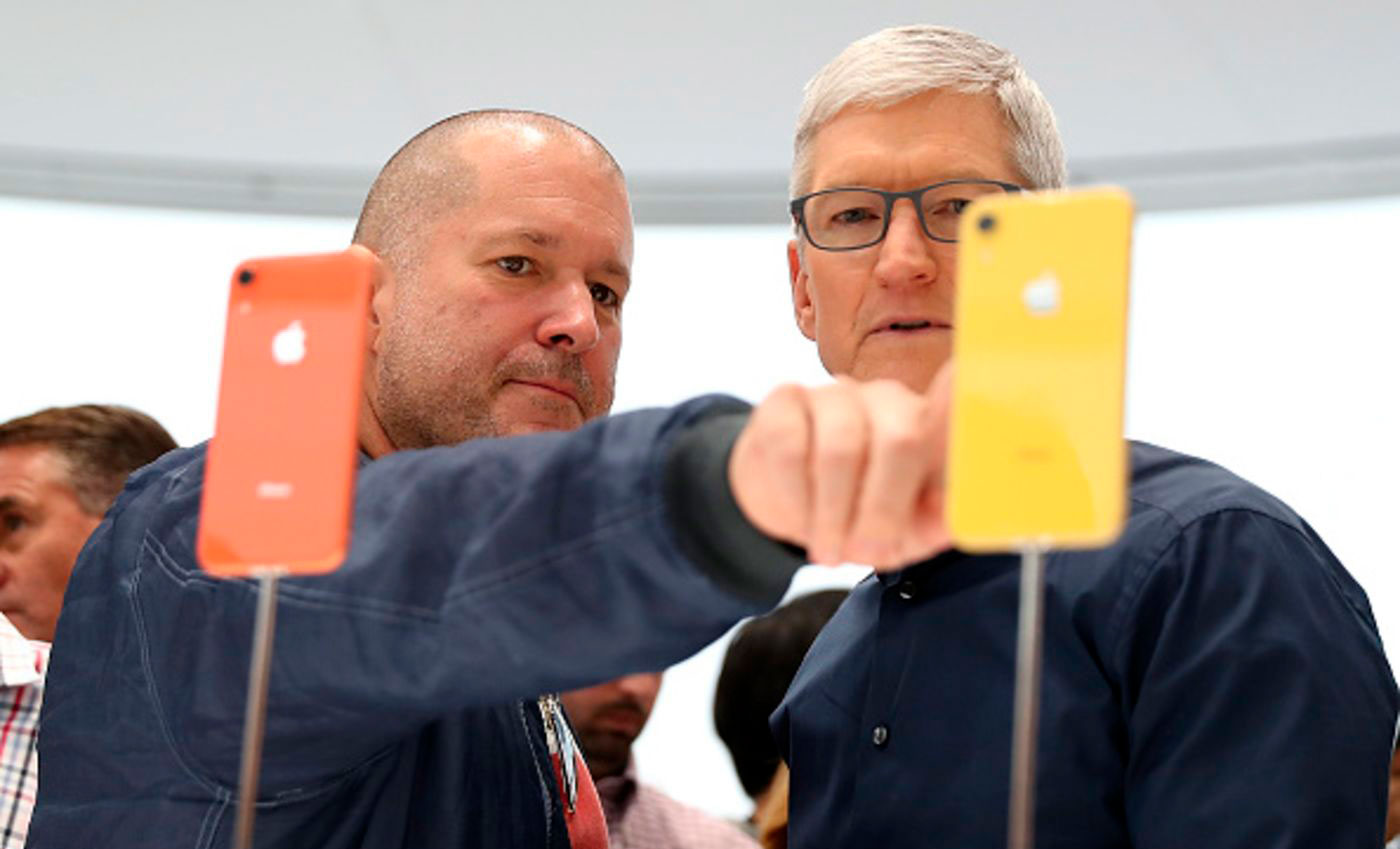 https://www.macfreak.nl/modules/news/images/zArt.JonyIveTimCook.jpg