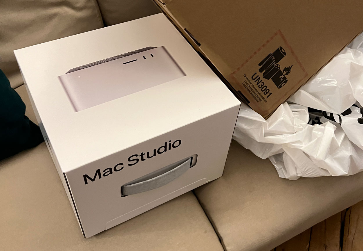 https://www.macfreak.nl/modules/news/images/zArt.MacStudioVerpakking.jpg