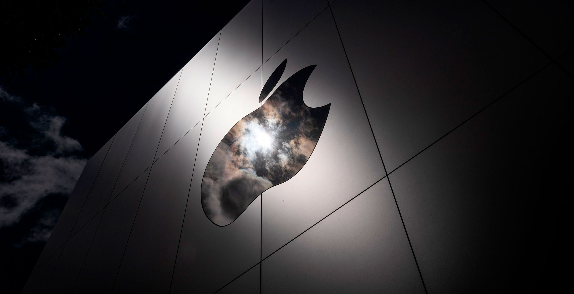 https://www.macfreak.nl/modules/news/images/zArt.MoodyAppleLogoBuilding.jpg