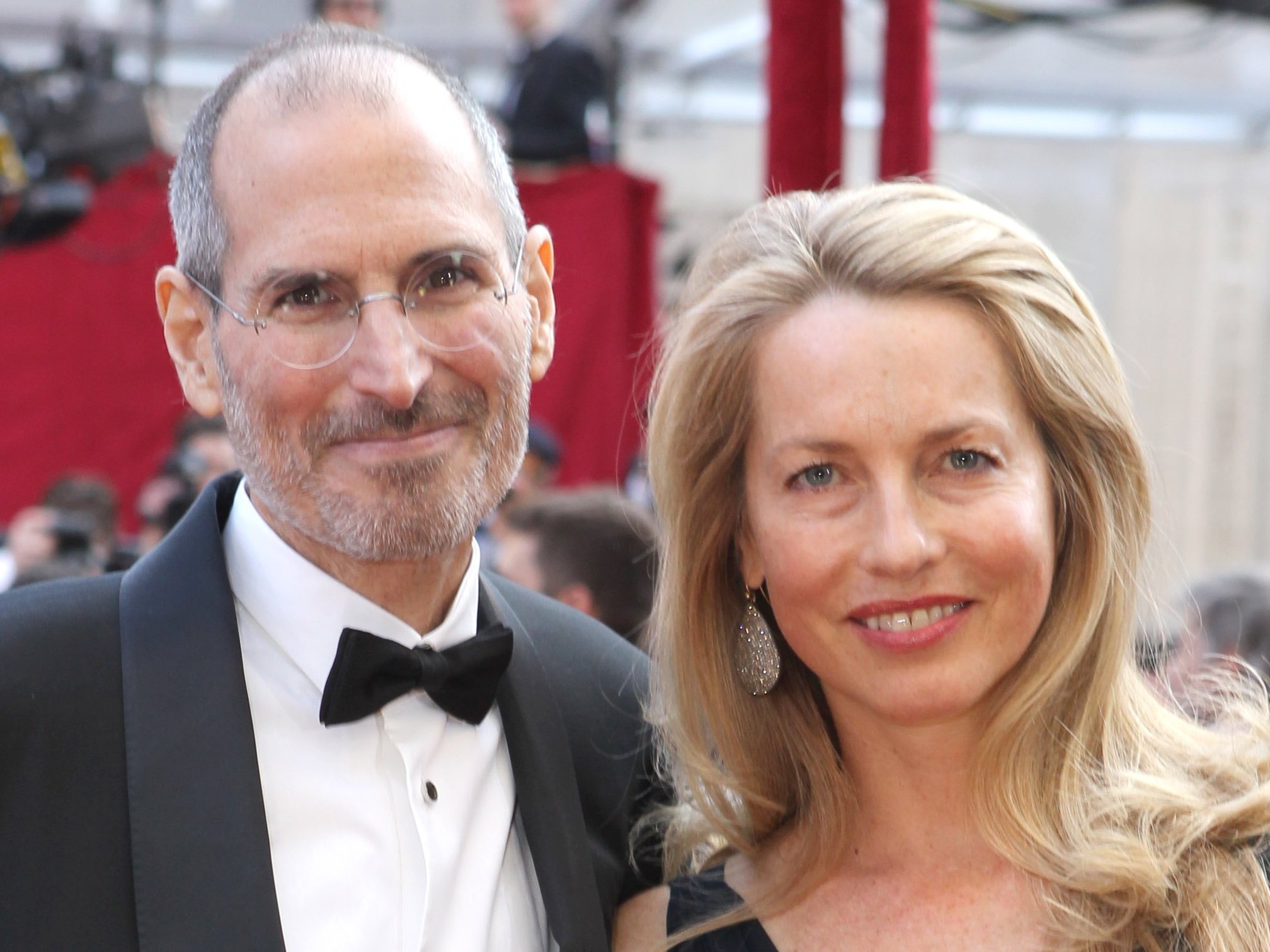 https://www.macfreak.nl/modules/news/images/zArt.SteveJobsEnLaurenePowellJobs.jpg