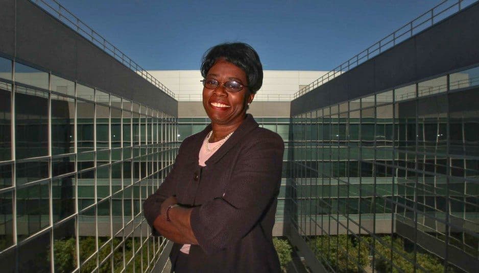 https://www.macfreak.nl/modules/news/images/zArt.WandaAustinformerPresidentAndCEOTheAerospaceCorporation.jpg