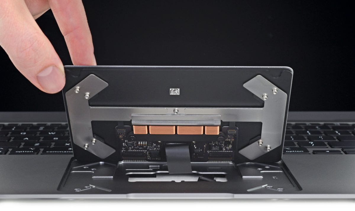 https://www.macfreak.nl/modules/news/images/zArt.iFixitMacBookAir2020Trackpad.jpg