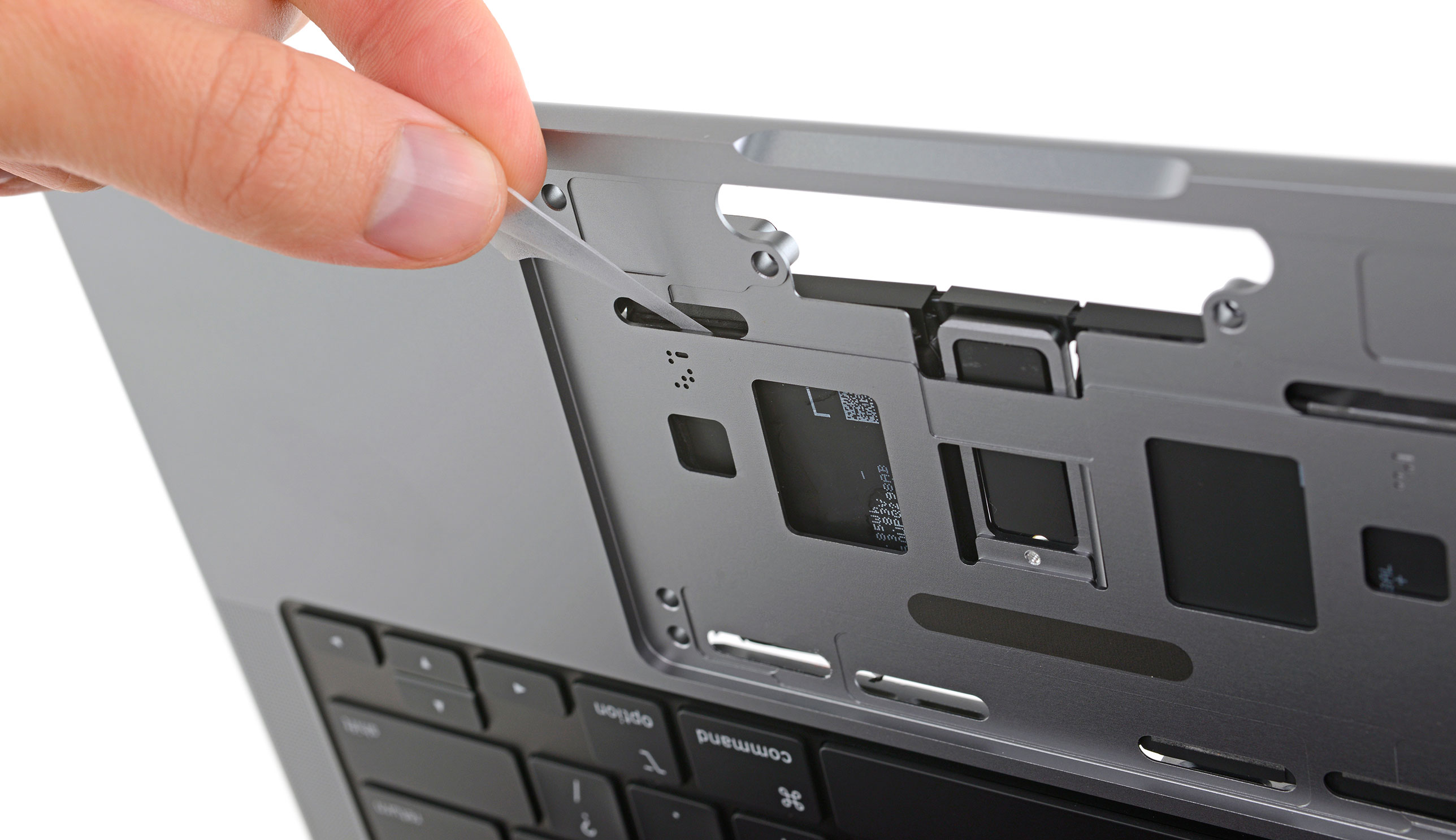 https://www.macfreak.nl/modules/news/images/zArt.iFixitMacBookPro2021PullTabs.jpg