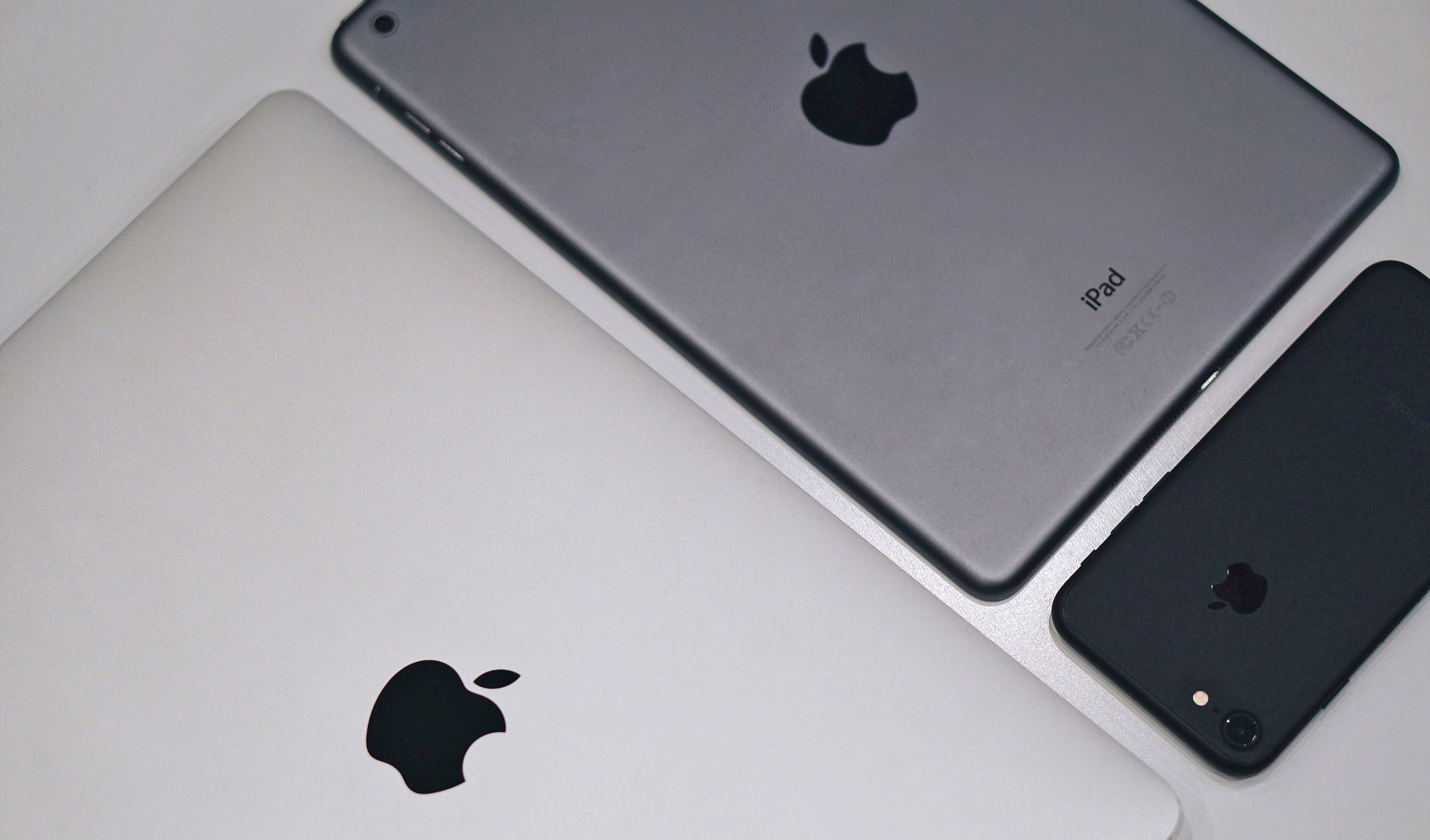 https://www.macfreak.nl/modules/news/images/zArt.iPad2xiPhone1x.jpeg