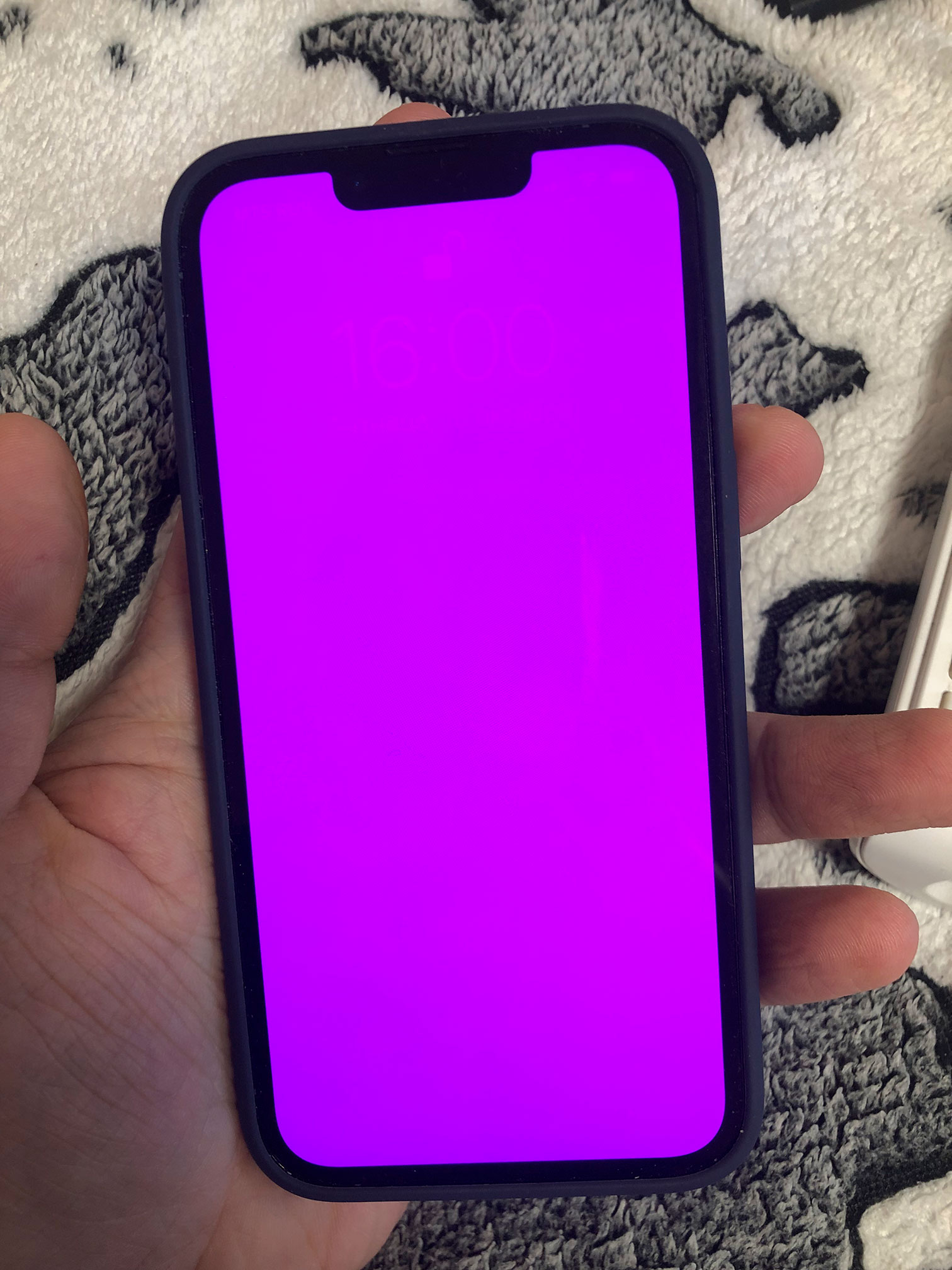 https://www.macfreak.nl/modules/news/images/zArt.iPhone13PinkScreen-2.jpg