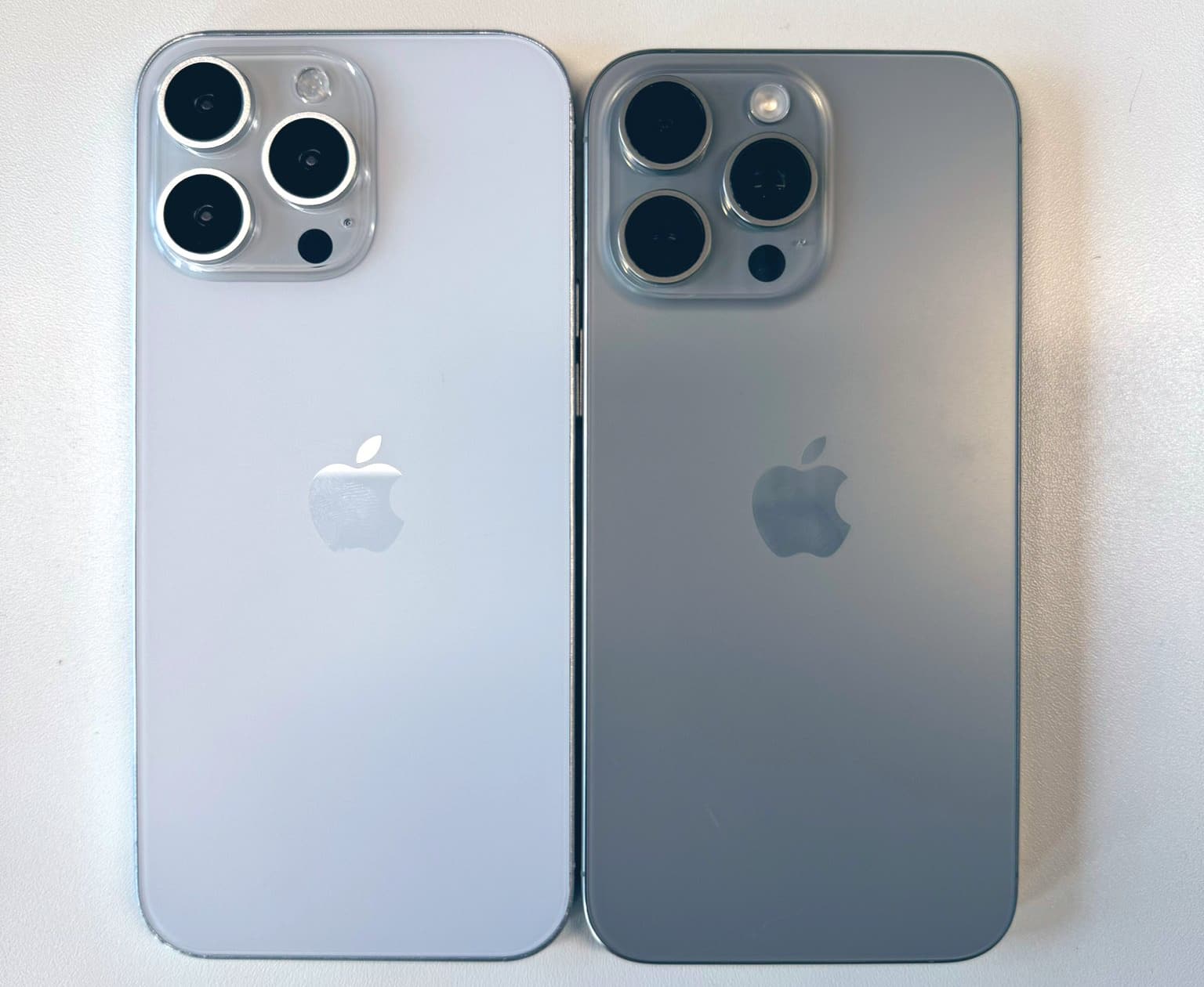 https://www.macfreak.nl/modules/news/images/zArt.iPhone15ProMaxiPhone16ProMaxAchterkantVergeleken.jpg