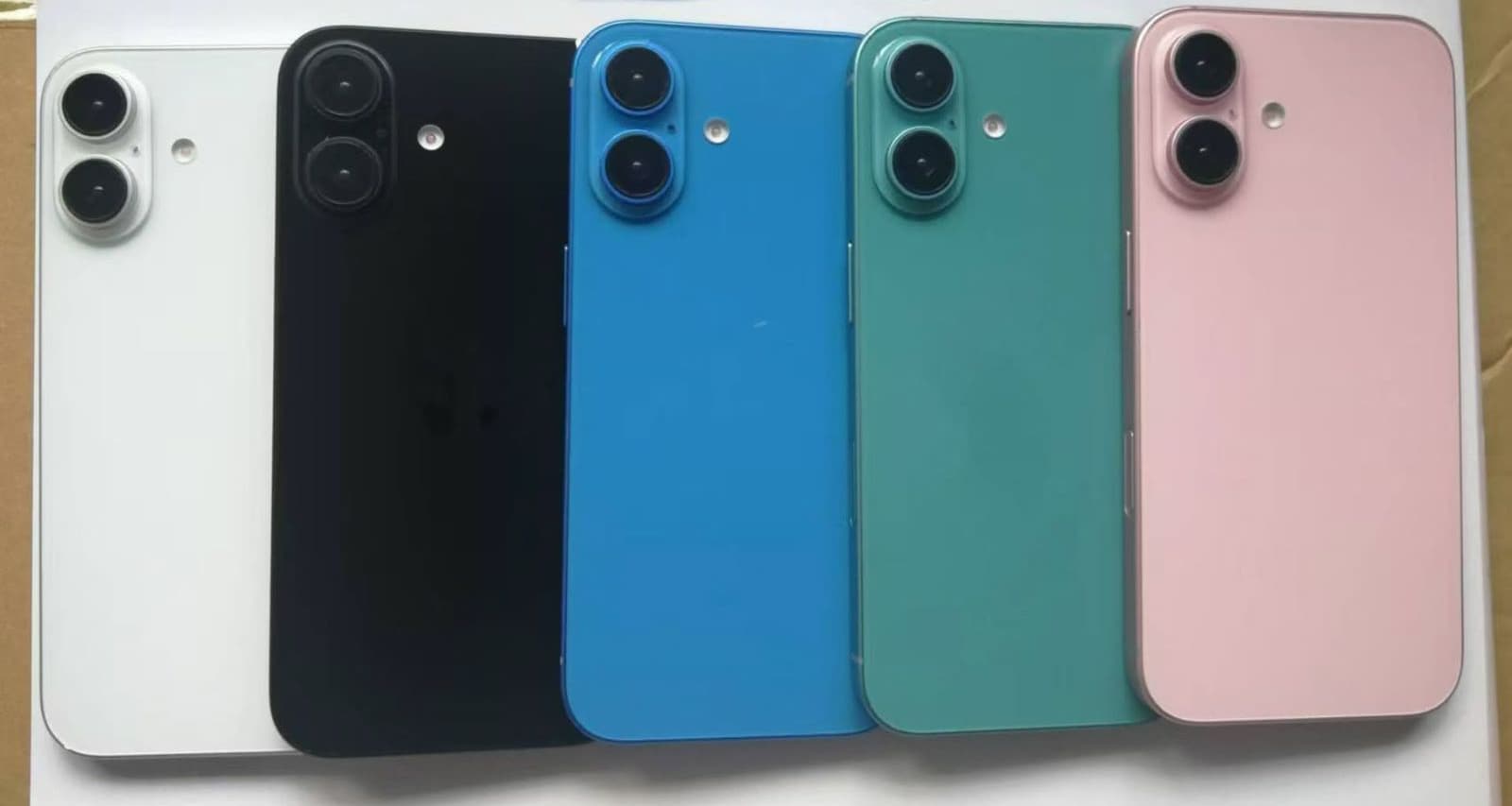 https://www.macfreak.nl/modules/news/images/zArt.iPhone16ColorsDummies.jpg