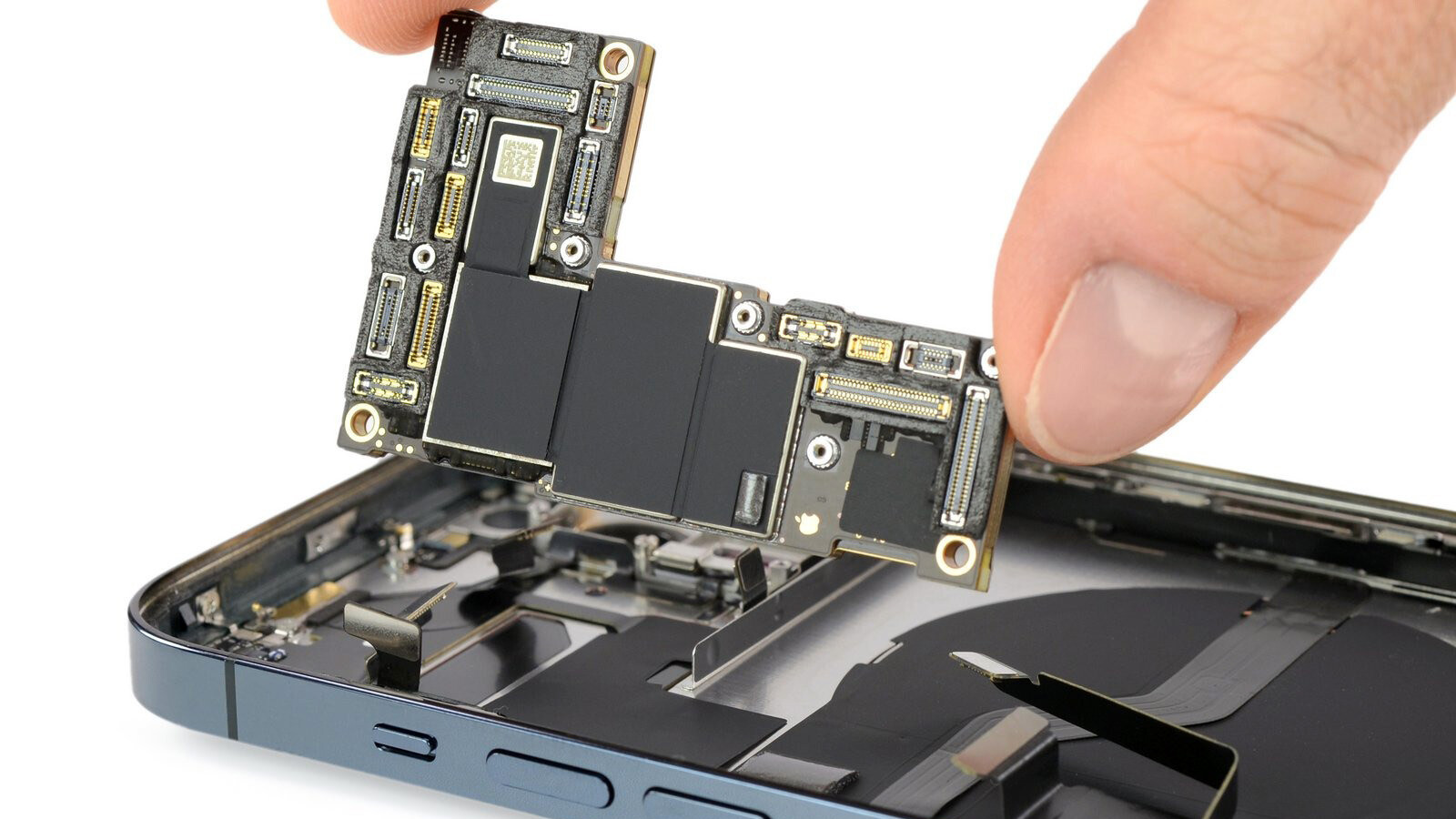 https://www.macfreak.nl/modules/news/images/zArt.iPhoneInsidesChips.jpg