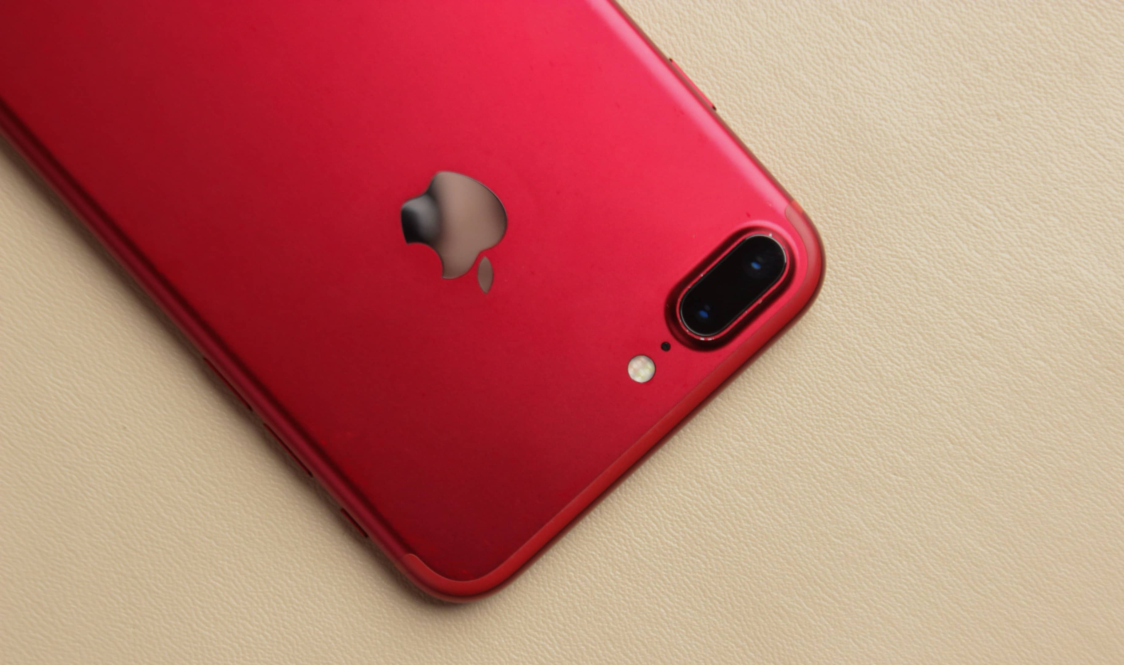 https://www.macfreak.nl/modules/news/images/zArt.iPhoneRoodRechtenvrij.jpg