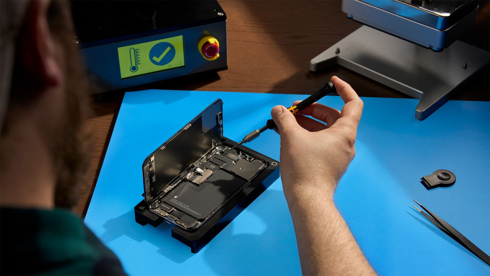 https://www.macfreak.nl/modules/news/images/zArt.iPhoneSelfServiceRepair.jpg
