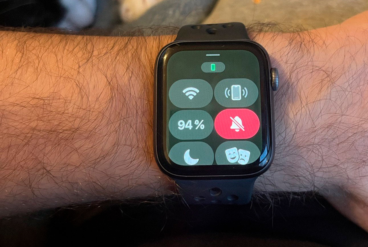 https://www.macfreak.nl/modules/news/images/zArt.watchOS9.5ControlCenterTint.jpg